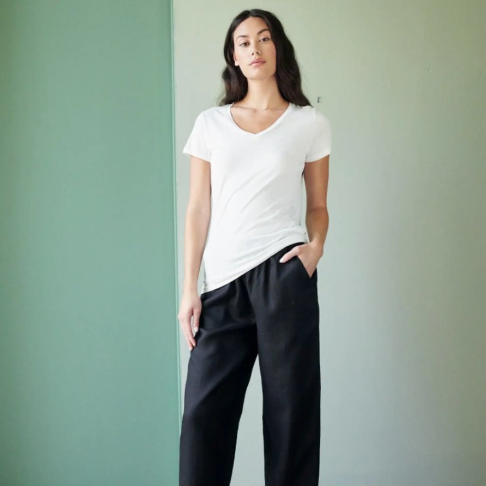 Quince - NWT - White Cotton Modal V Neck Tee - Small T-shirt